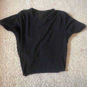 Black cropped tee